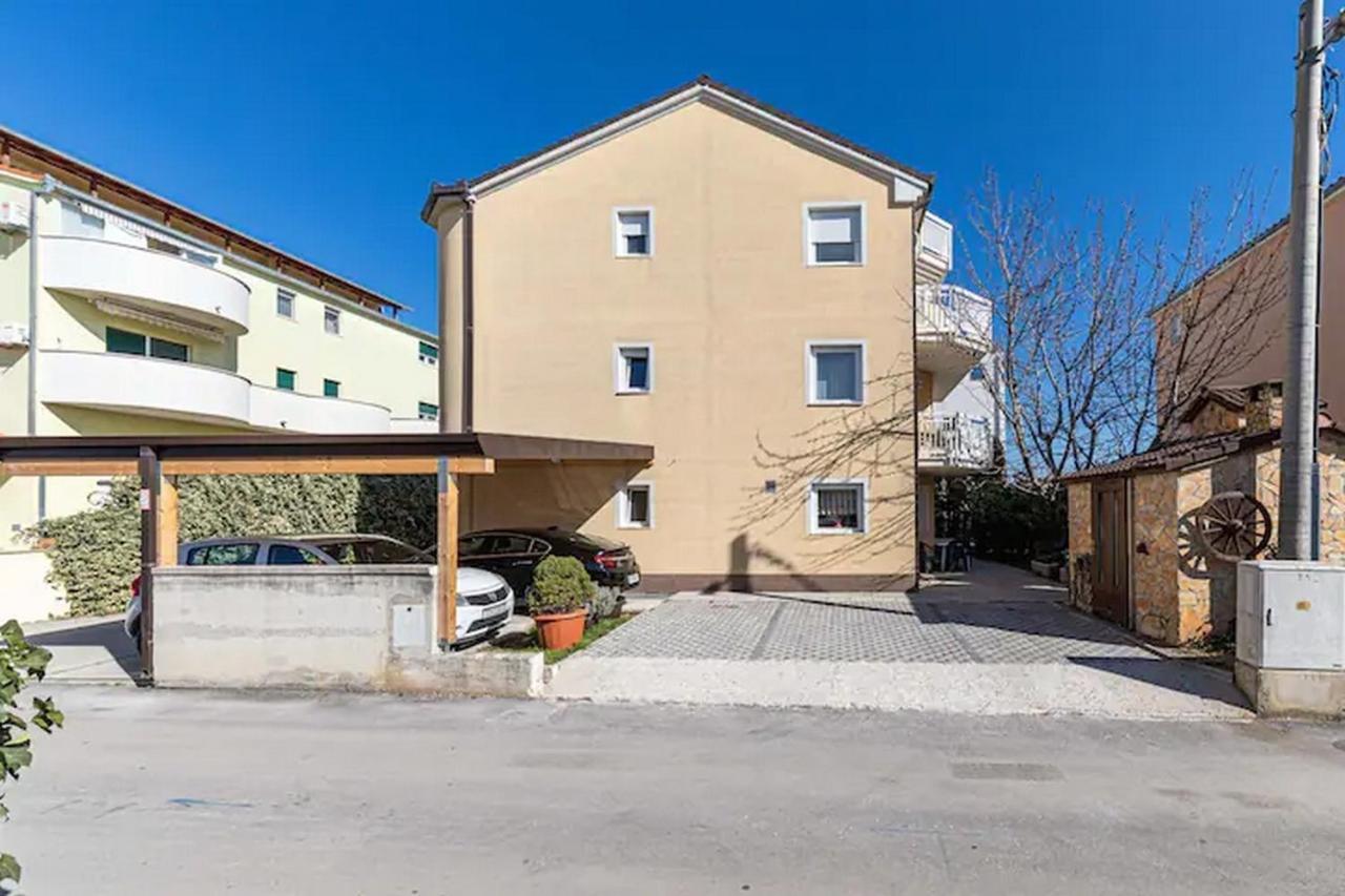 Apartments With A Parking Space Kastel Luksic, Kastela - 22071 Exteriér fotografie