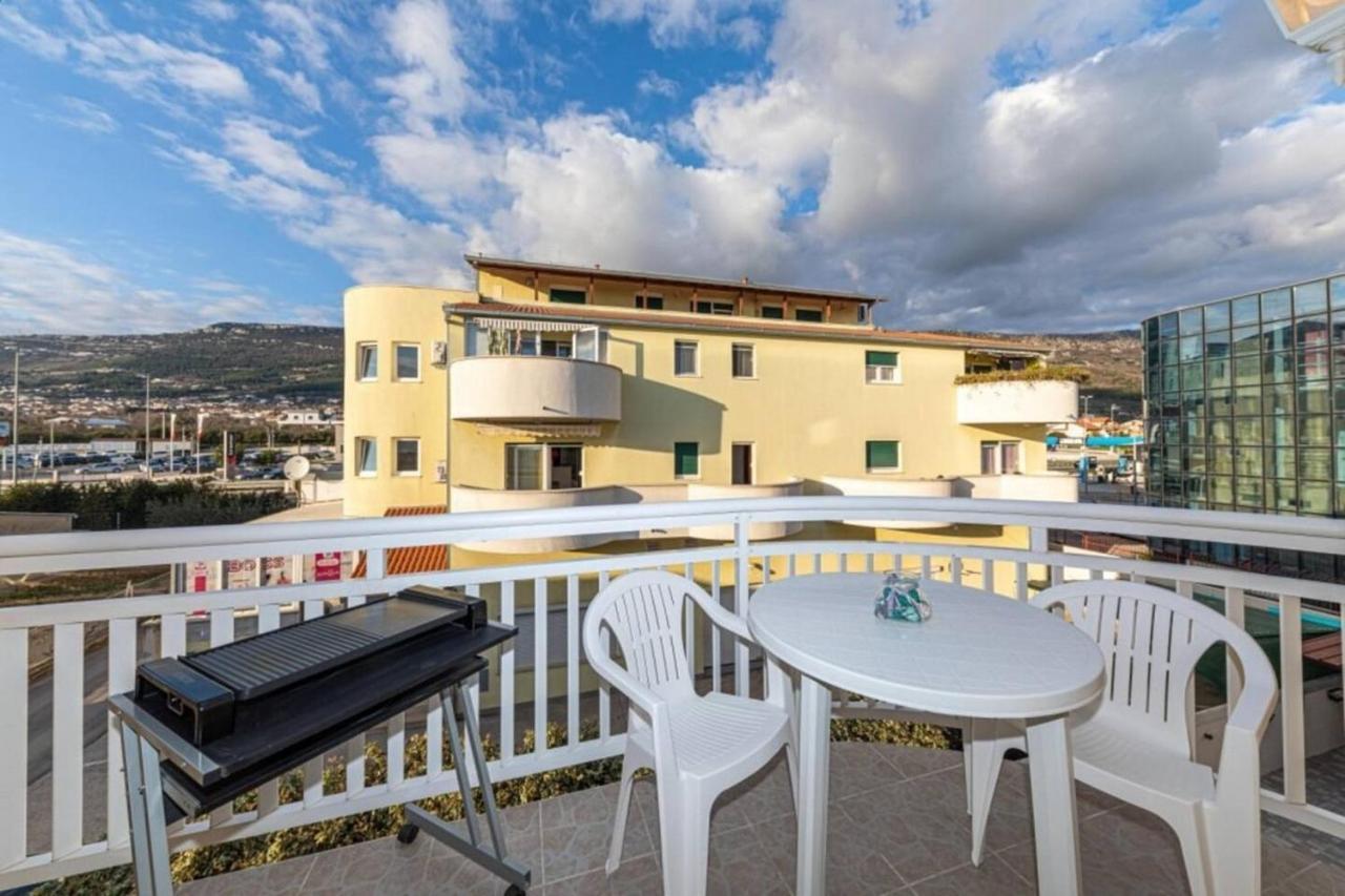 Apartments With A Parking Space Kastel Luksic, Kastela - 22071 Exteriér fotografie