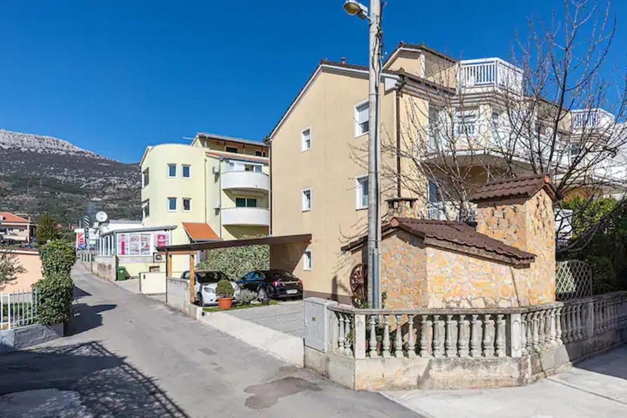 Apartments With A Parking Space Kastel Luksic, Kastela - 22071 Exteriér fotografie